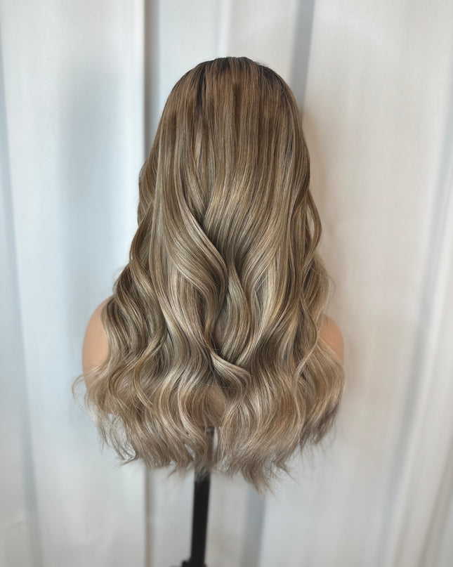 Flo | REMY ECHTHAARPERÜCKE – Aschbronze-Balayage mit dreidimensionalen Lowlights