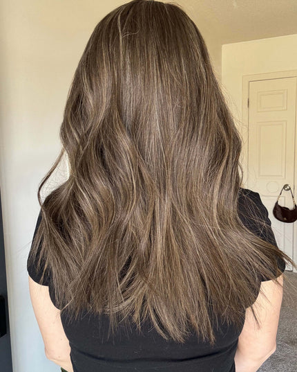 Raregen Amelia 18” | Perruque 100 % cheveux humains nouée à la main - Brun clair avec de subtils reflets dorés