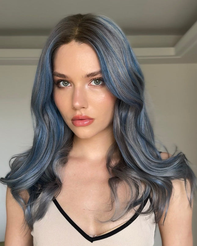 DOTTIE | Lace Front REMY ECHTHAARPERÜCKE – Atemberaubendes silbernes Haar mit blauen Highlights